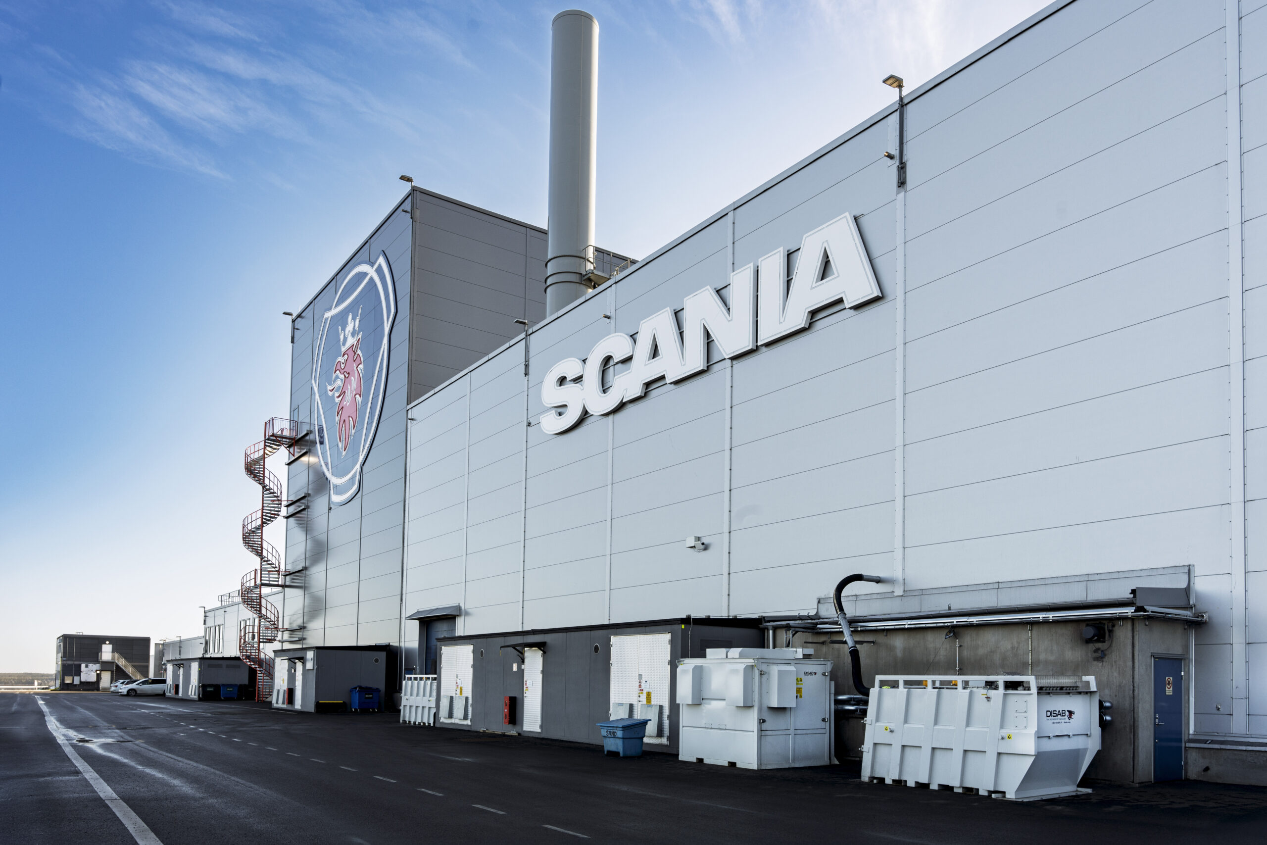 Dsc00321 outside scania front